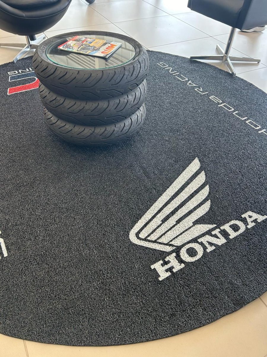 Detalhe do tapete personalizado Honda Racing