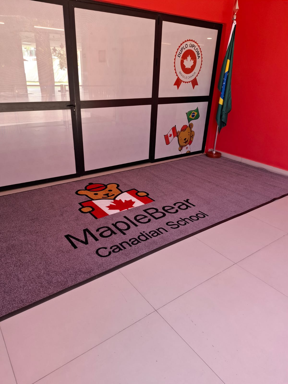 Tapete personalizado MapleBear Canadian School