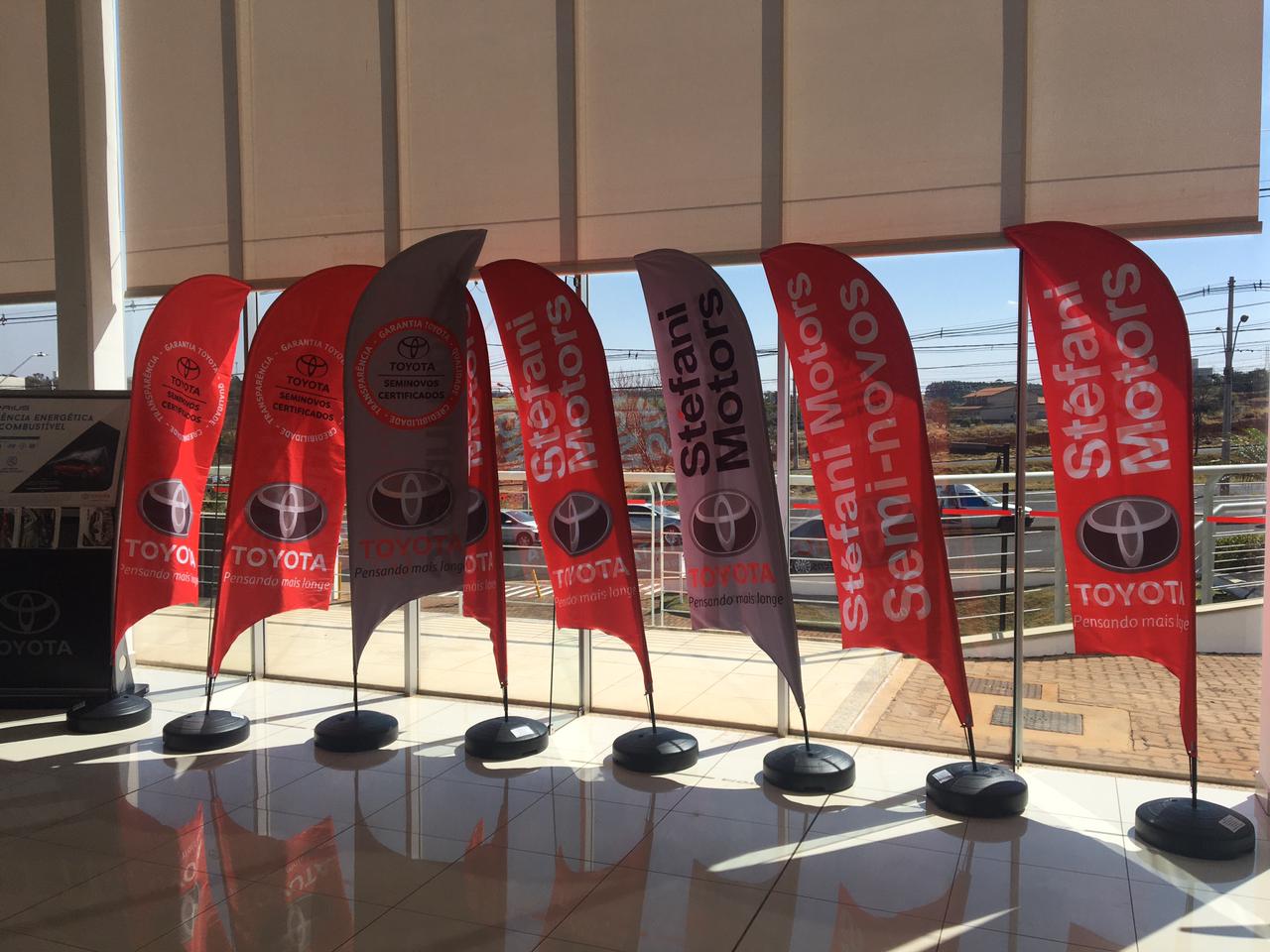 Windbanners personalizados Toyota Stéfani Motors